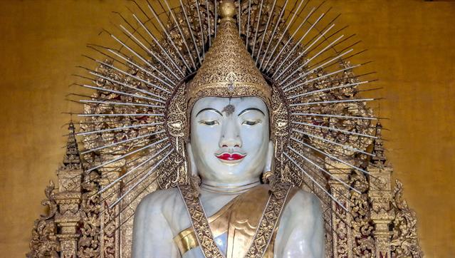Schöner Buddha aus Mandalay in Myanmar. Idealer Bildschirmhintergrund für Leute, welche vom Chef unbemerkt,  meditieren wollen :-)) ...